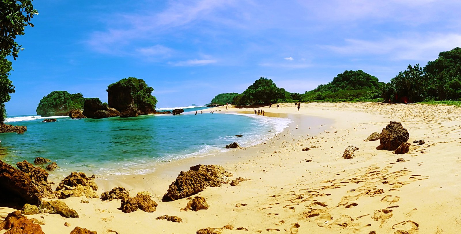 Pantai Watu Leter Surga Tersembunyi di Timur Pulau Jawa