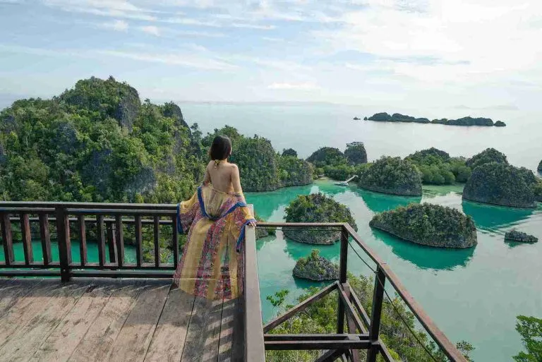 Menjelajahi Raja Ampat