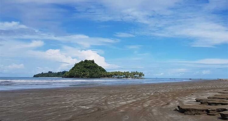 Pantai Air Manis Padang